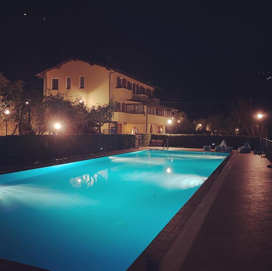 Sotto Il Cielo Di Toscana Appartamenti In Tenuta Only Adults No Pet Camaiore Buitenkant foto
