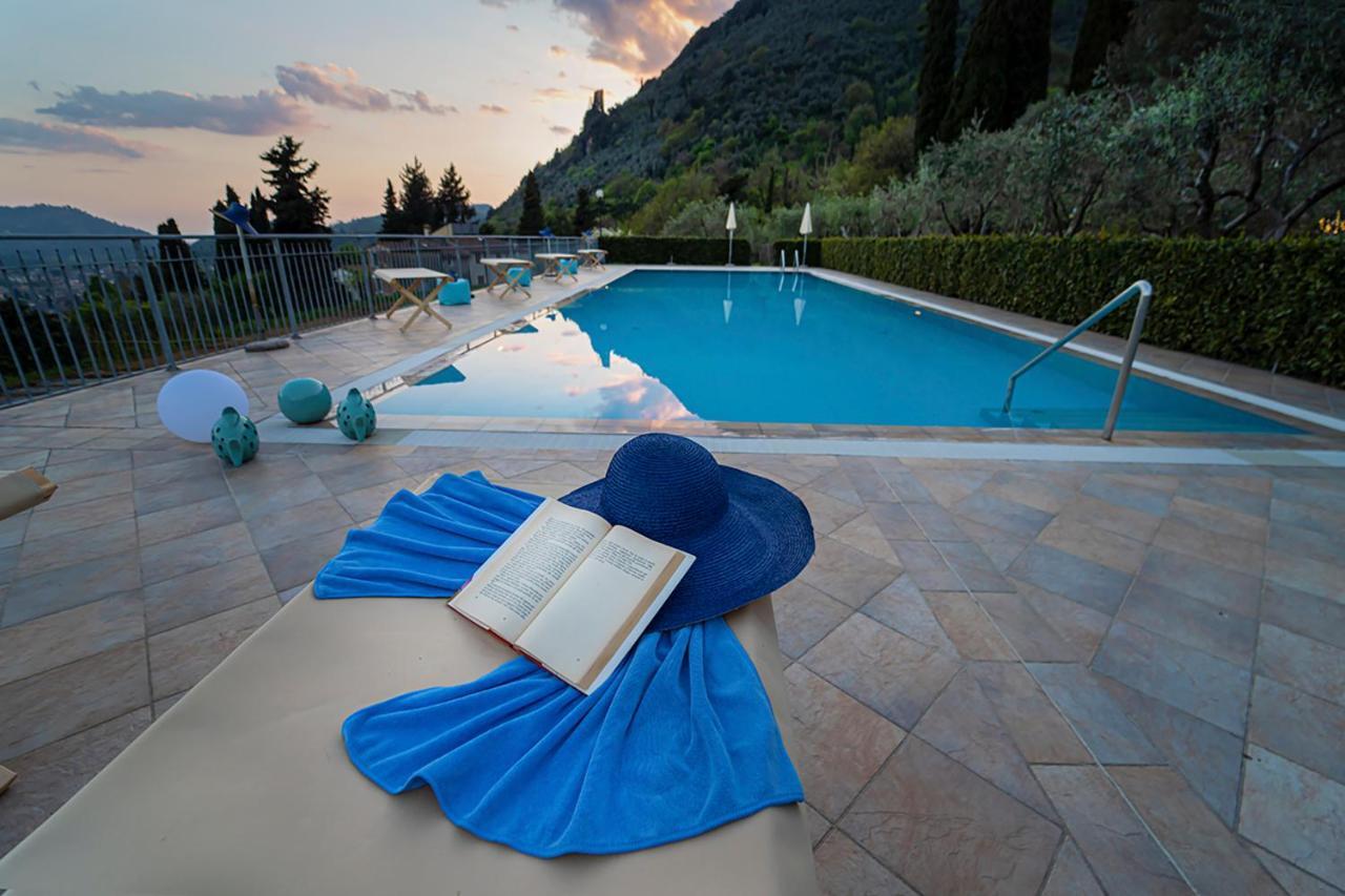 Sotto Il Cielo Di Toscana Appartamenti In Tenuta Only Adults No Pet Camaiore Buitenkant foto